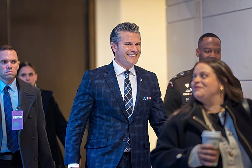  وزير الحرب بيت هيغسيث في مبنى الكابيتول لإطلاع المشرعين على كيفية تعامله مع الضربة العسكرية التي استهدفت قارباً يشتبه في تهريبه للمخدرات، يوم الثلاثاء 9 ديسمبر 2025.