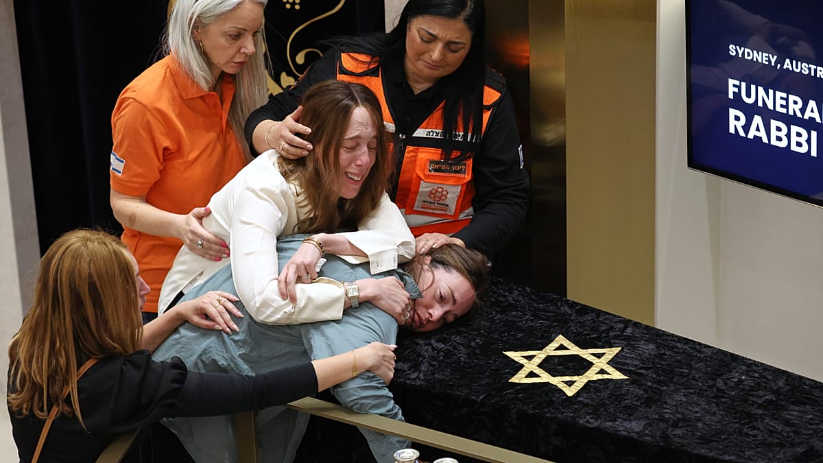 Video. Australië begint begrafenissen voor slachtoffers van de schietpartij op Bondi Beach Hanukkah