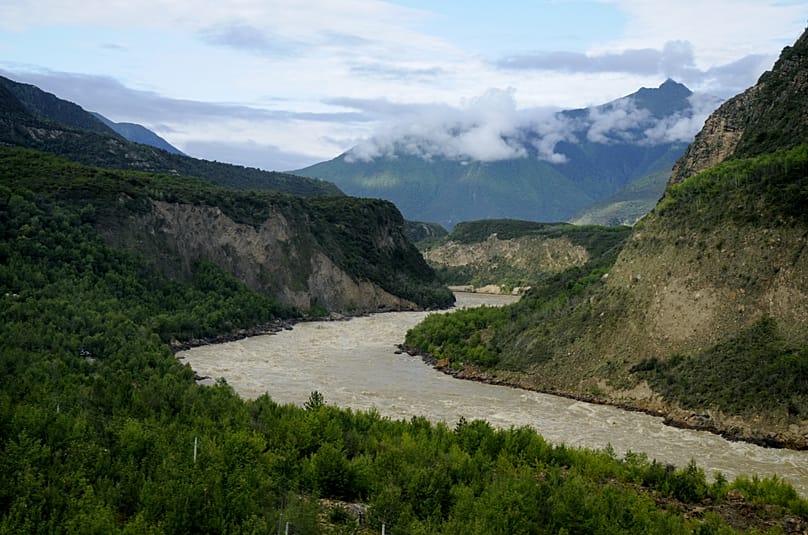 این طرح ۱۶۸ میلیارد دلاری بر روی رودخانه «یارلونگ تسنگپو» در تبت ساخته می‌شود
