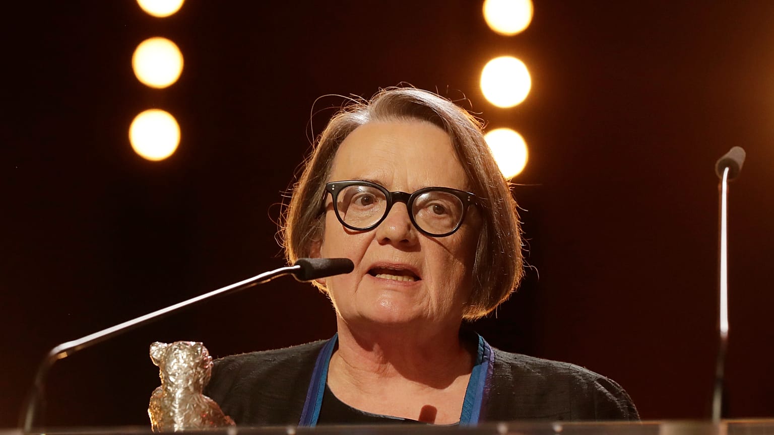Zdj. archiwalne: Agnieszka Holland po otrzymaniu Srebrnego Niedźwiedzia im. Alfreda Bauera za film „Pokot” Niemcy, w sobotę 18 lutego 2017 r.
