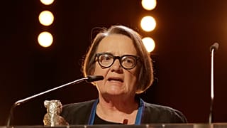 Zdj. archiwalne: Agnieszka Holland po otrzymaniu Srebrnego Niedźwiedzia im. Alfreda Bauera za film „Pokot” Niemcy, w sobotę 18 lutego 2017 r.
