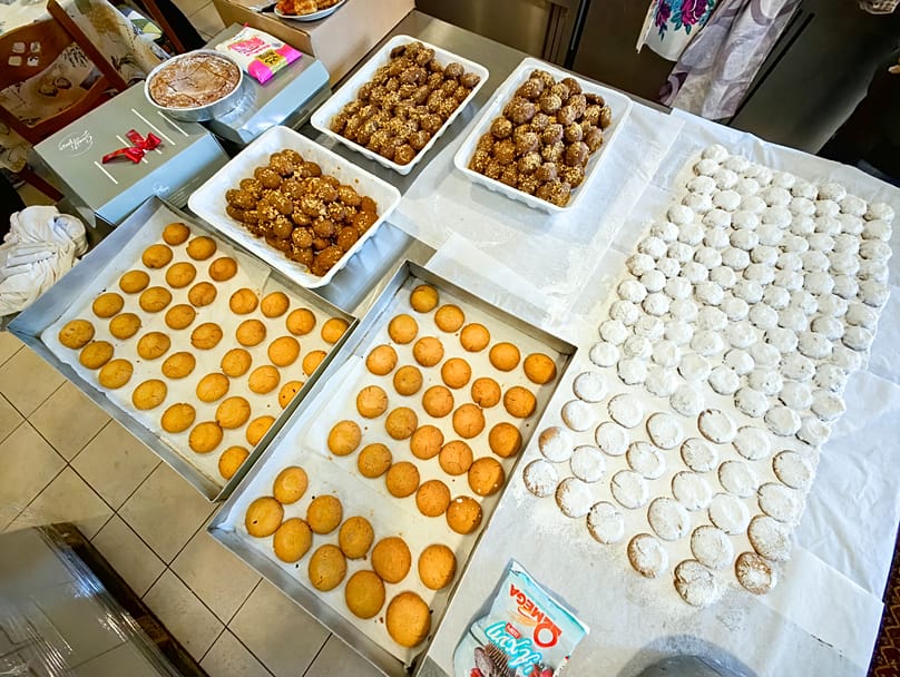 Μελομακάρονα και κουραμπιέδες