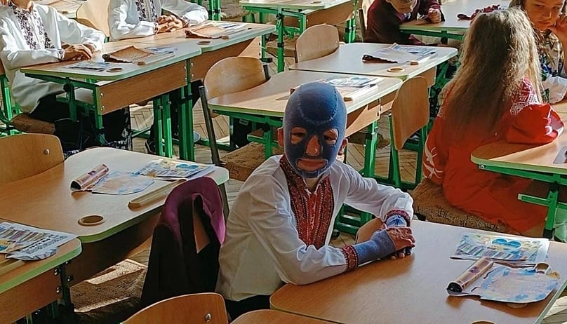 Roman Oleksziv osztálytársai között az iskolában