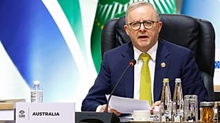 رئيس وزراء أستراليا أنتوني ألبانيزي يشارك في جلسة عامة في اليوم الافتتاحي لقمة مجموعة العشرين في مركز ناسريك إكسبو، جوهانسبرغ، جنوب أفريقيا،