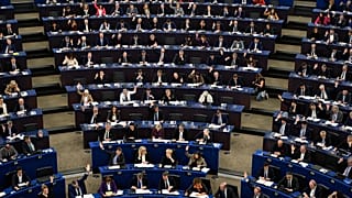 صورة تعبيرية لأعضاء البرلمان الأوروبي يصوتون على اتفاقية التجارة عبر الأطلسي بين دول أمريكا الجنوبية الأعضاء في كتلة ميركوسور والاتحاد الأوروبي المكون من 27 دولة