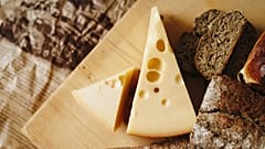 Может ли сыр с высоким содержанием жира быть полезнее для мозга, чем мы думали?