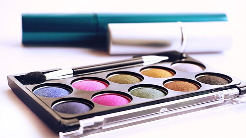 لوازم آرایشی اکلیل دار میتواند حاوی مواد سمی باشد