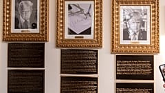 Portraits avec de nouvelles plaques à la Maison Blanche, mercredi, à Washington, 17 décembre 2025.