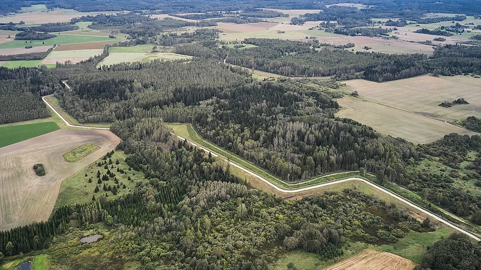 A drone shows an aerial view of the Estonia-Russia border near Vinski, 15 September, 2025