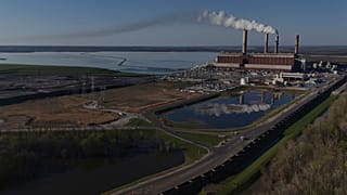 صورة أرشيفية - محطة جيبسون لتوليد الطاقة تعمل في 10 أبريل 2025، في برينستون، إنديانا