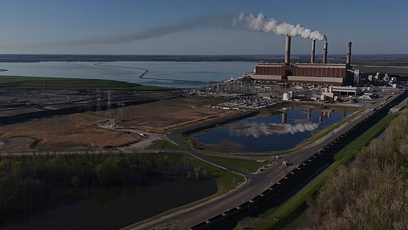 الذكاء الاصطناعي ينهك الكوكب.. انبعاثات بحجم نيويورك واستهلاك مياه يفوق الطلب العالمي 