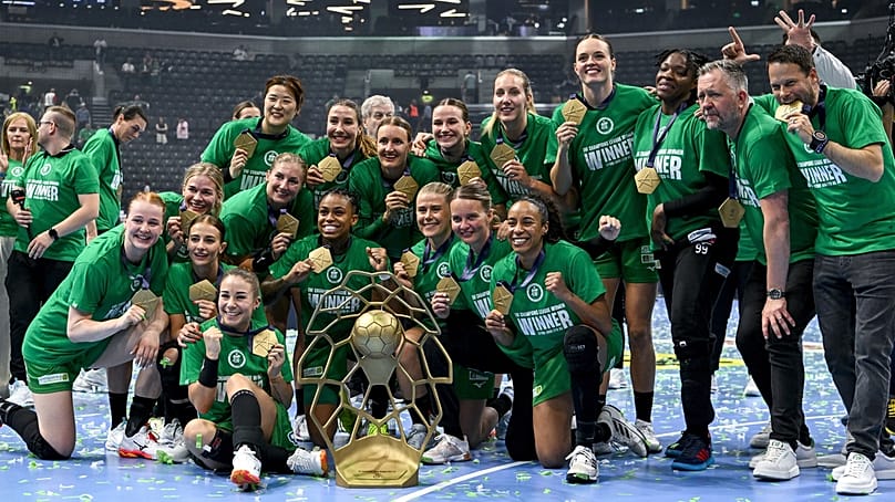 A győztes Győr játékosai a női kézilabda Bajnokok Ligája döntőjében játszott Győri Audi ETO KC - Odense HB mérkőzés után az MVM Dome-ban 2025. június 1-jén