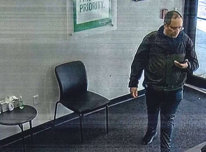 Le suspect sur la vidéosurveillance du loueur de son vehicule près de Boston