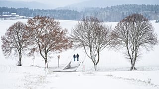 Schnee in Bösingen in Deutschland Ende November