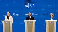 Mette Frederiksen, Antonio Costa etUrsula von der Leyen participent à une conférence de presse lors du sommet européen à Bruxelles. 