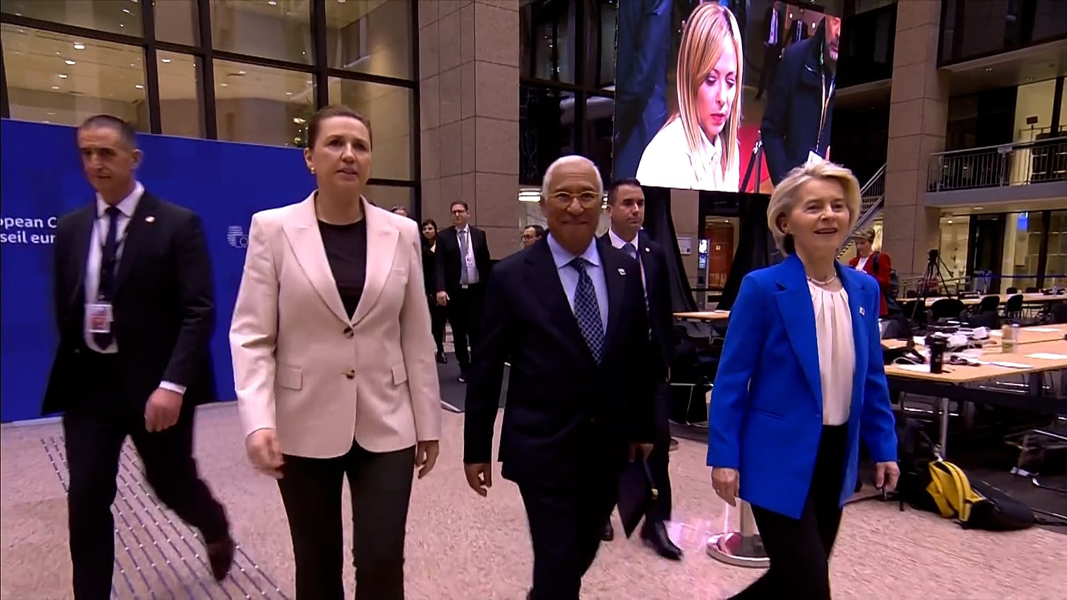 a dán miniszterelnök, Mette Frederiksen, az Európai Tanács elnöke, António Costa, valamint az Európai Bizottság elnöke, Ursula von der Leyen