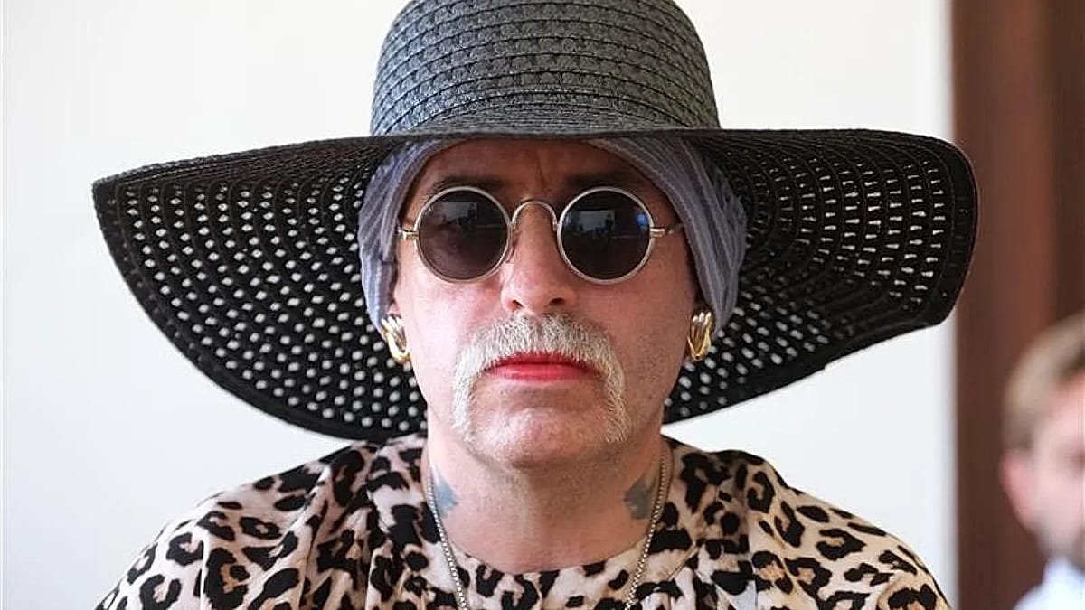 Duitse neonazi-vluchteling wil geen vrouw meer zijn