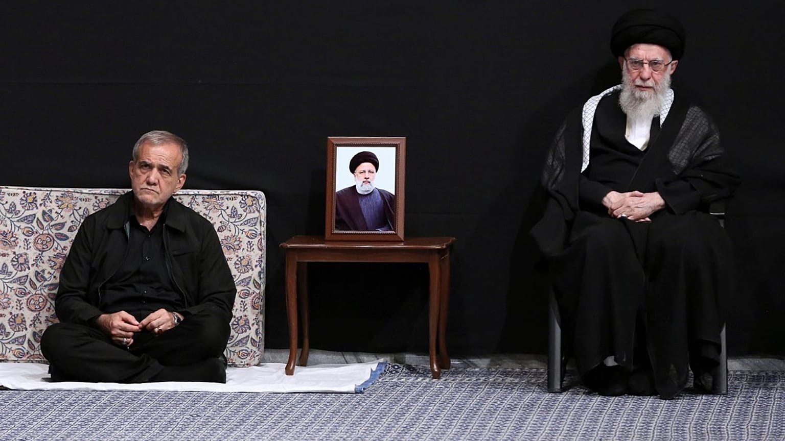 مسعود پزشکیان و علی خامنه‌ای