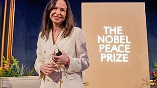 الفائزة بجائزة نوبل للسلام، ماريا كورينا ماتشادو، تبتسم خلال مؤتمر صحفي في فندق غراند بأوسلو، النرويج، يوم الخميس 11 ديسمبر 2025.
