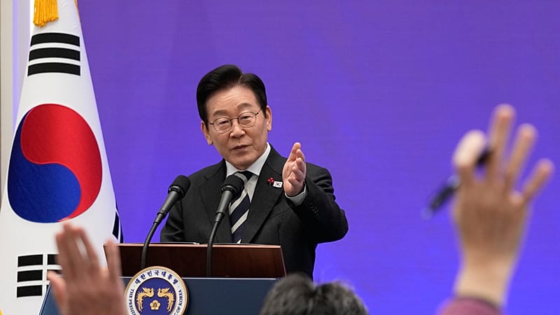 "لا للصلع".. الرئيس الكوري الجنوبي يقترح تغطية علاجات تساقط الشعر ضمن التأمين الصحي العام 