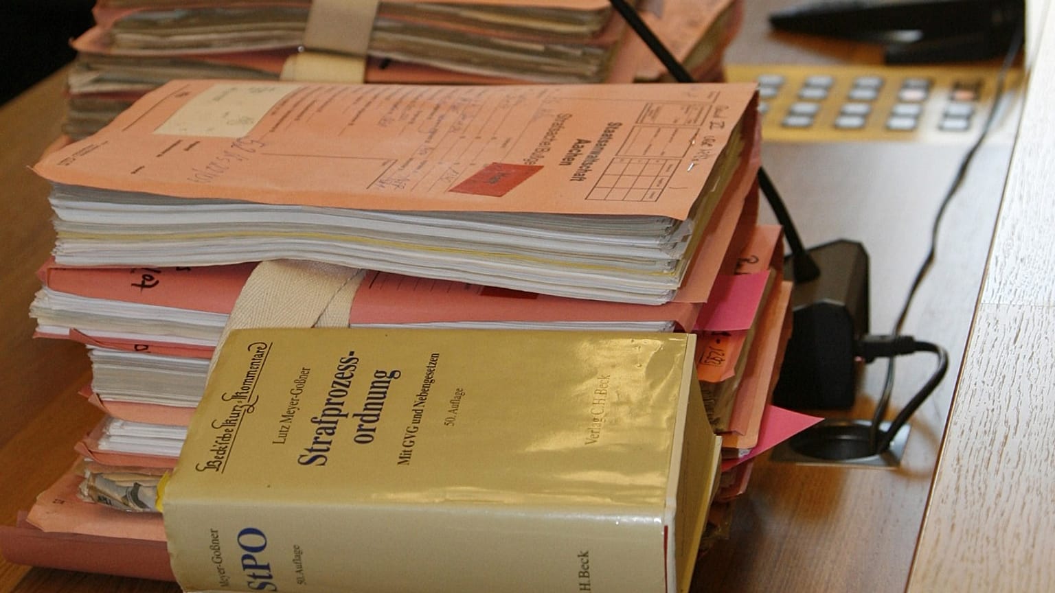 Ο Fernando S. νάρκωνε και κακοποιούσε σεξουαλικά τη σύζυγό του επί χρόνια. Μοιραζόταν βίντεο στο διαδίκτυο. Τώρα εκδόθηκε απόφαση.