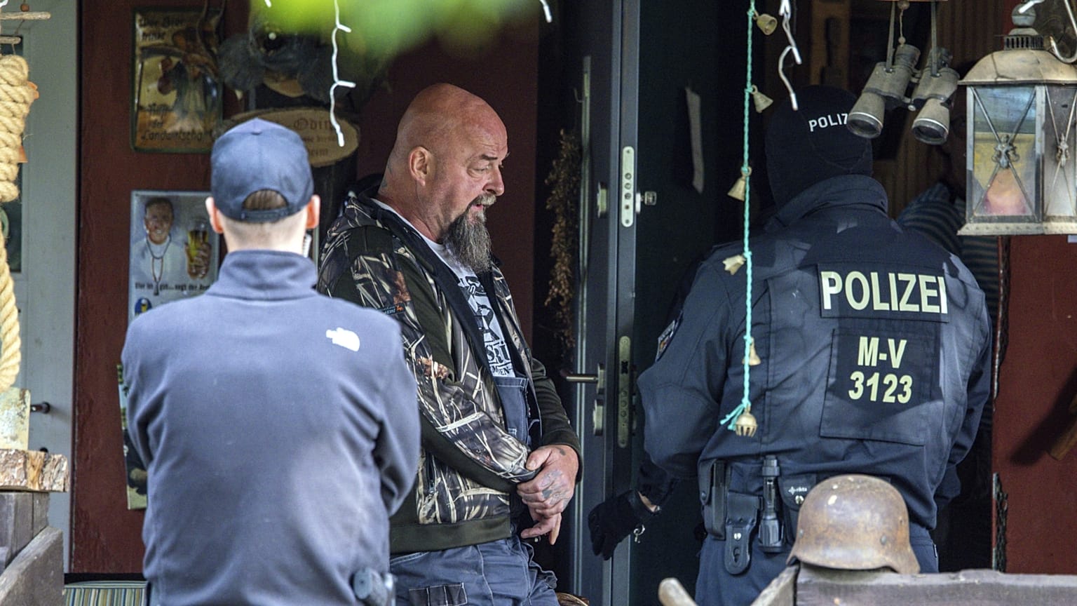 2023-as felvétel: házkutatás Sven Kruegernél, a Hammerskins egyik aktivistájánál