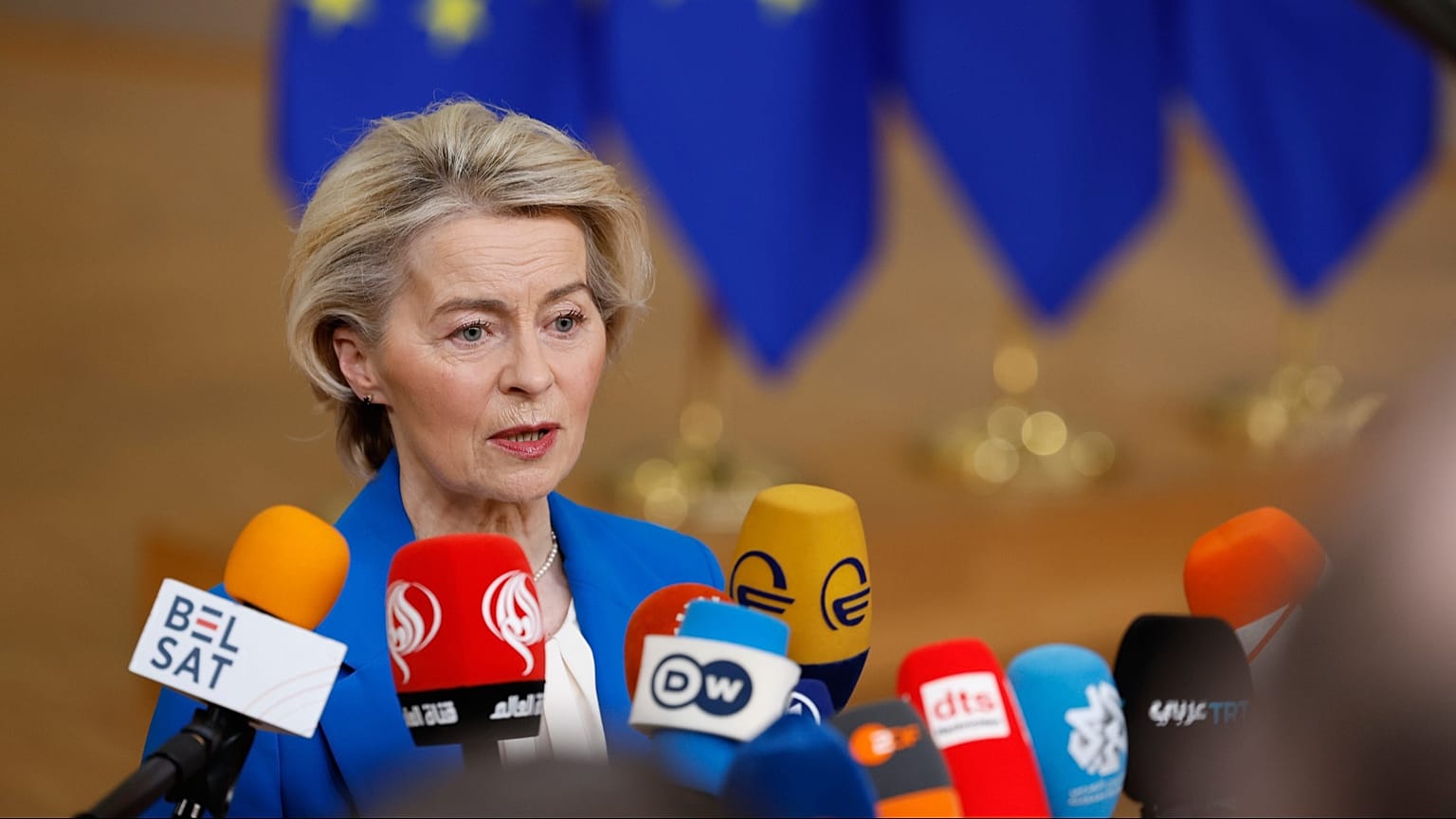 Ursula von der Leyen nyilatkozik az uniós csúcson