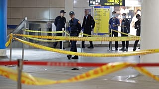 طوقت الشرطة التايوانية موقع الحادث بعد هجوم بسكين في تايبيه، تايوان، يوم الجمعة 19 ديسمبر 2025.