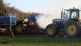 France : au Touquet, les agriculteurs manifestent devant la maison du président 