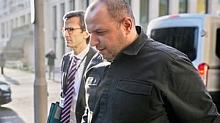 وزير الأمن القومي الأوكراني رستم أوميروف وغونتر ساوتر، مستشار السياسة الخارجية والأمنية للمستشار فريدريش ميرز، يجتمعان في برلين، الأحد 14 ديسمبر/كانون الأول 2025. (صورة أ ب)