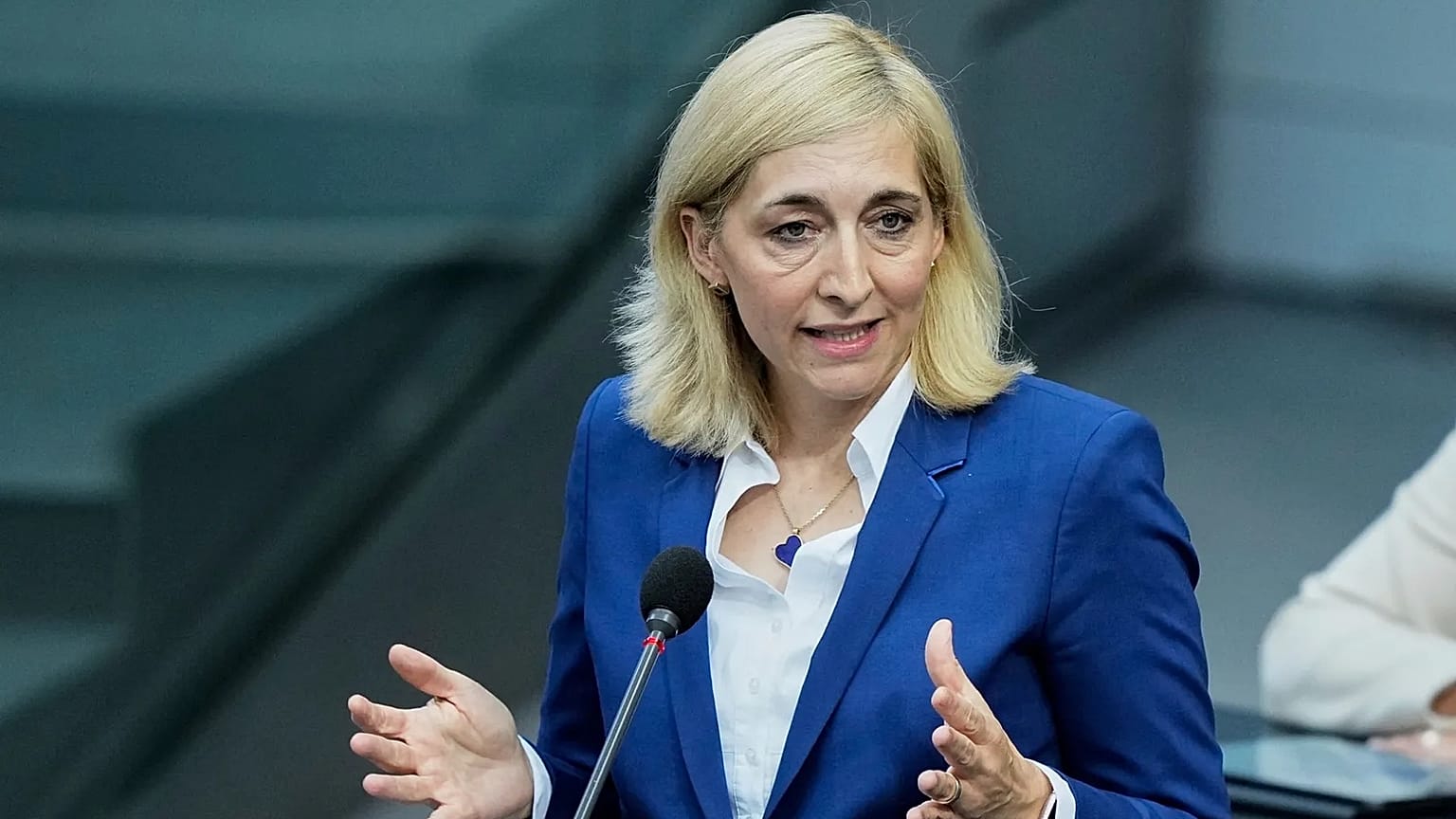 Gesundheitsministerin Nina Warken (CDU) hat ein Sparpaket durchgebracht. Doch die Kosten der gesetzlichen Krankenkassen kann es nicht abfedern, die Beiträge steigen.