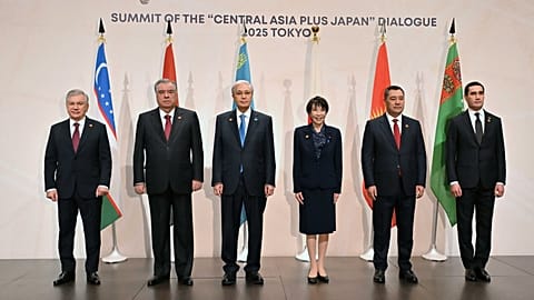 Group photo of Central Asian leaders and the Japanese prime minister at the Central Asia-Japan summit in Tokyo