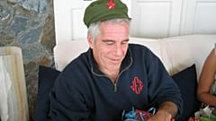 Cette photo non datée publiée par le ministère américain de la Justice montre Jeffrey Epstein.