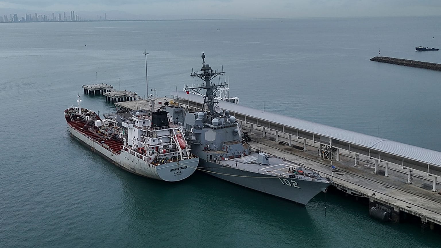 سفينة البحرية الأمريكية USS Sampson