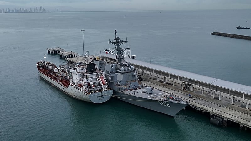 لأول مرة.. البحرية الأمريكية تطلق طائرة هجومية "انتحارية" من سفينة في الشرق الأوسط 