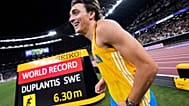 Armand Duplantis svéd rúdugró a tokiói világbajnokságon aratott győzelme után  