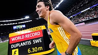 Armand Duplantis svéd rúdugró a tokiói világbajnokságon aratott győzelme után  