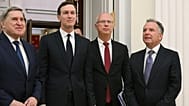 L'envoyé spécial américain Steve Witkoff, les Russe Yuri Ouchakov et Kirill Dmitriev, et Jared Kushner, arrivent pour des réunions à Moscou, le 2 décembre 2025.