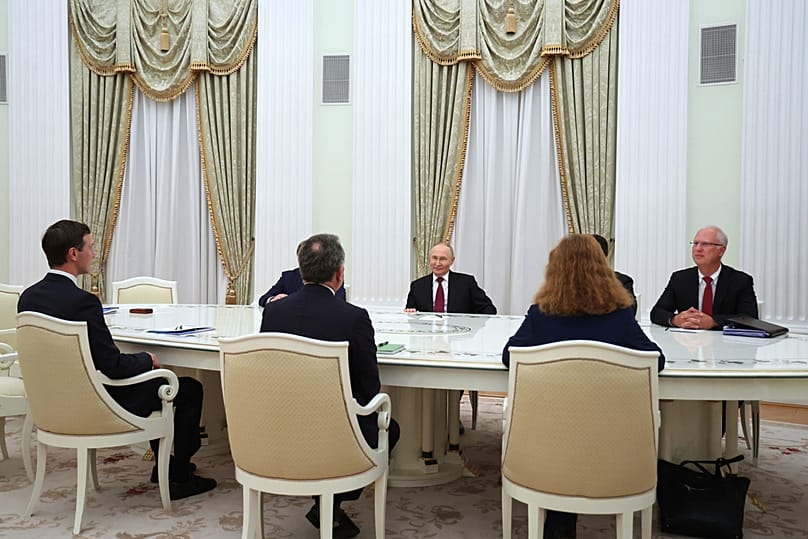 الرئيس الروسي فلاديمير بوتين خلال محادثات مع ستيف ويتكوف وجاريد كوشنر، موسكو، روسيا، يوم الثلاثاء 2 ديسمبر/كانون الأول 2025. 