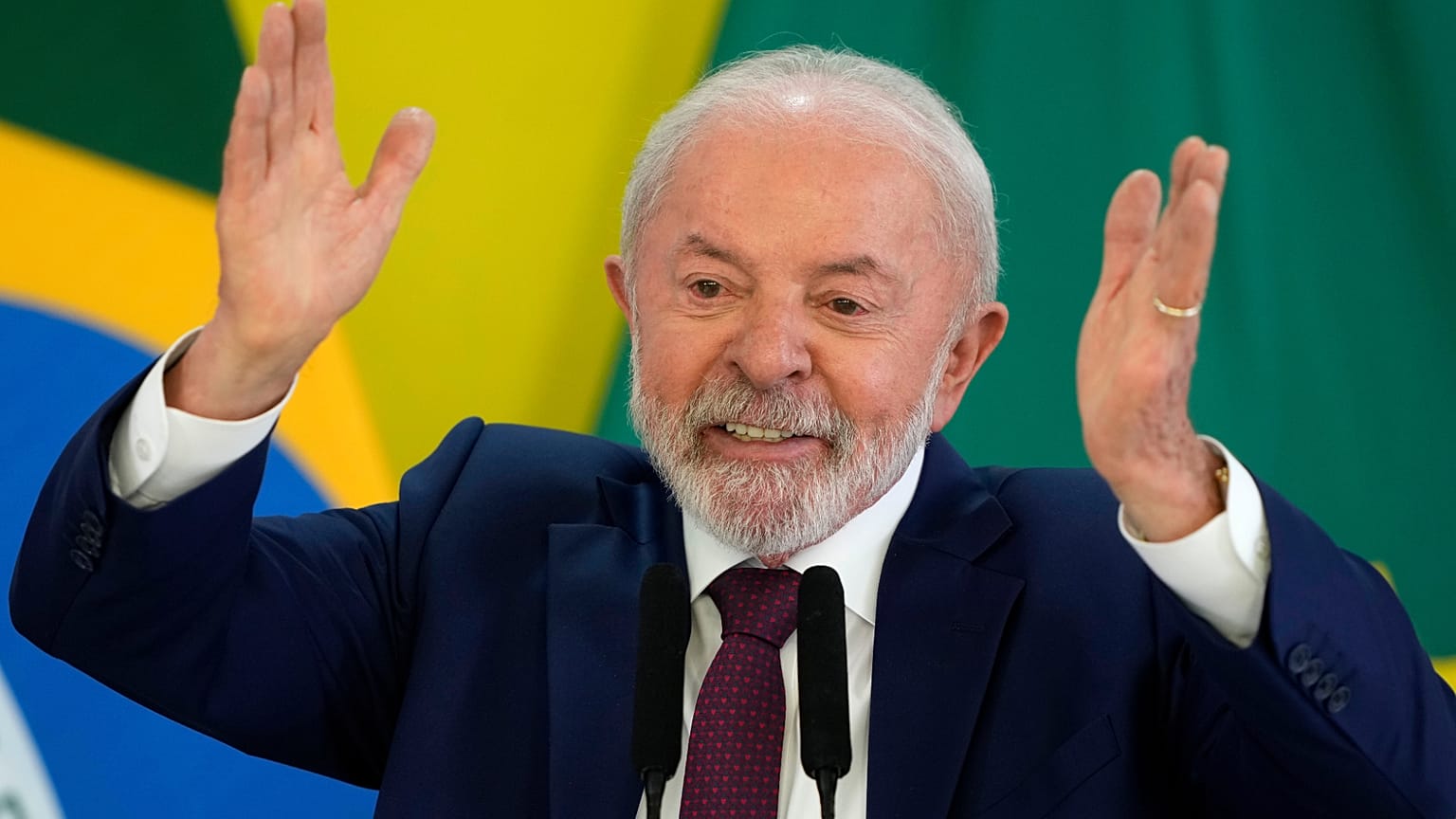 Inacio Lula da Silva beszédet mond a brazil elnöki palotában, 2025. december 18-án