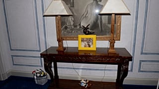 تُظهر هذه الصورة، التي أفرجت عنها وزارة العدل الأميركية، مجموعة من الأعمال الفنية في منزل جيفري إبستين، في 6 تموز/يوليو 2019، في نيويورك