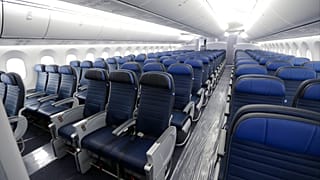 تظهر هذه الصورة المؤرشفة بتاريخ 26 يناير 2016 مقاعد الدرجة الاقتصادية على طائرة بوينغ 787-9 الجديدة التابعة لشركة يونايتد إيرلاينز.