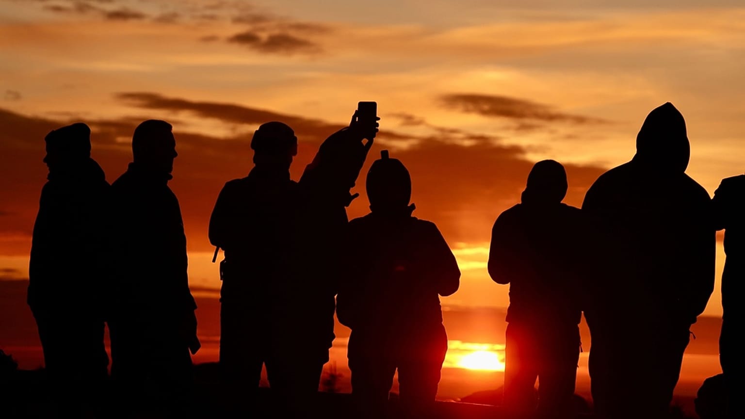 Etwa 1.000 Geocacher feiern den Sonnenaufgang auf dem Brocken