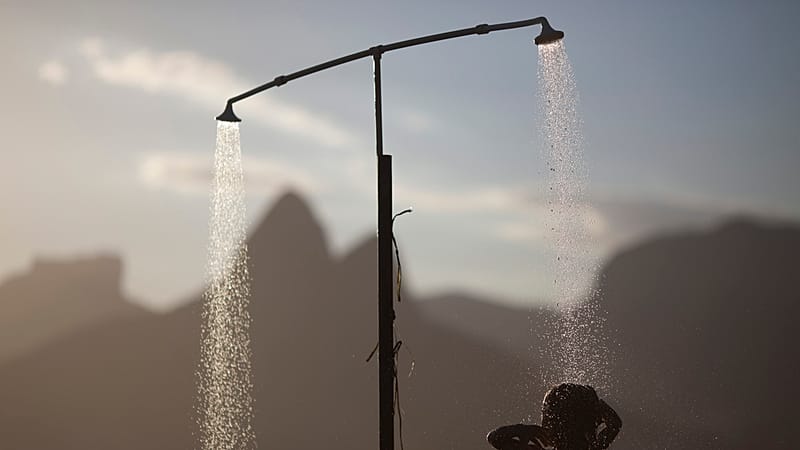 أيُّهما أفضل لصحتك: الاستحمام بالماء البارد أم الساخن؟ 