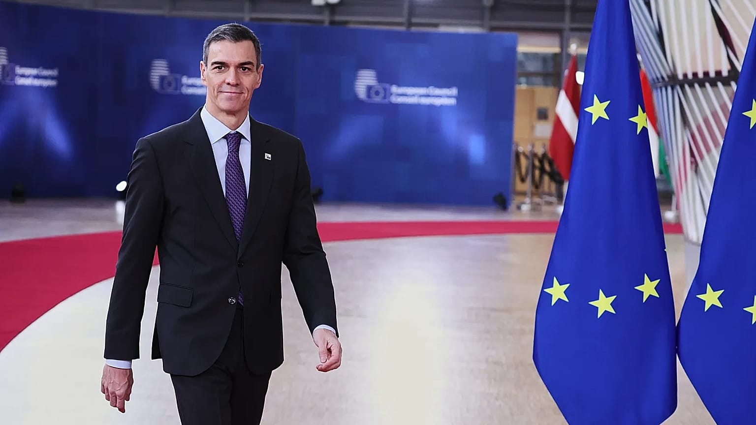El primer ministro español, Pedro Sánchez, llega a la Cumbre de la UE en Bruselas, el jueves 18 de diciembre de 2025.
