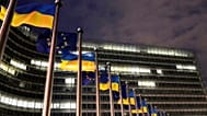 پرچم اوکراین در مقر اتحادیه اروپا در بروکسل
