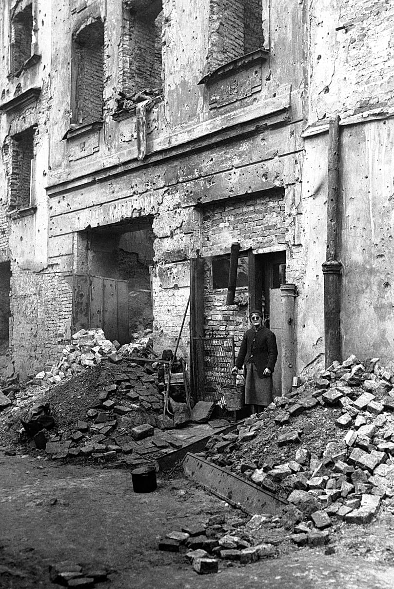 Anna Brodicka sai da sua casa improvisada
