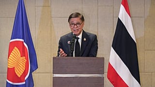 يتحدث وزير الخارجية التايلاندي سيهاساك فوانغكيتكيو خلال مؤتمر صحفي في كوالالمبور، ماليزيا، يوم الاثنين 22 ديسمبر 2025