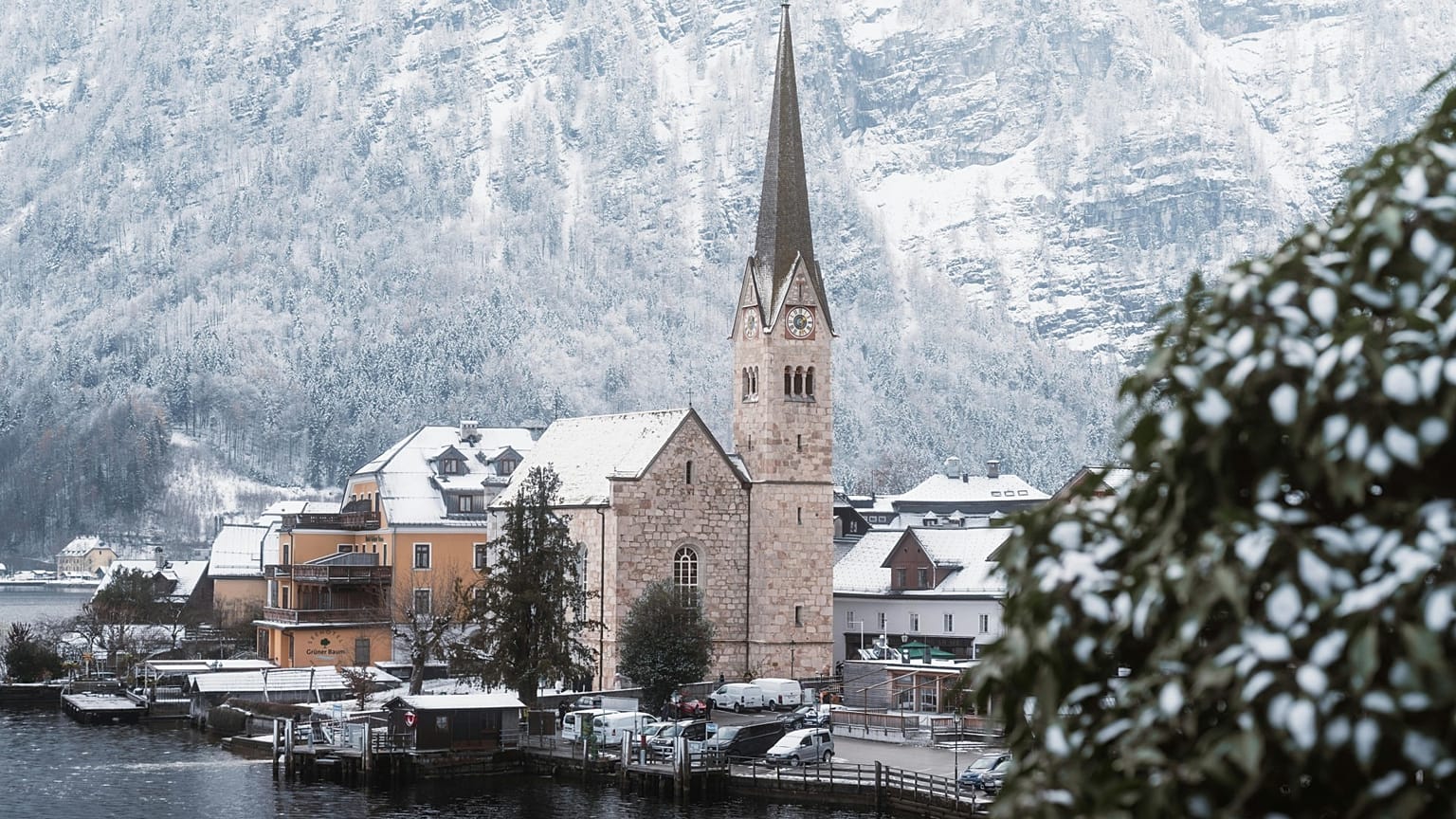 La localidad austríaca de Hallstatt en invierno