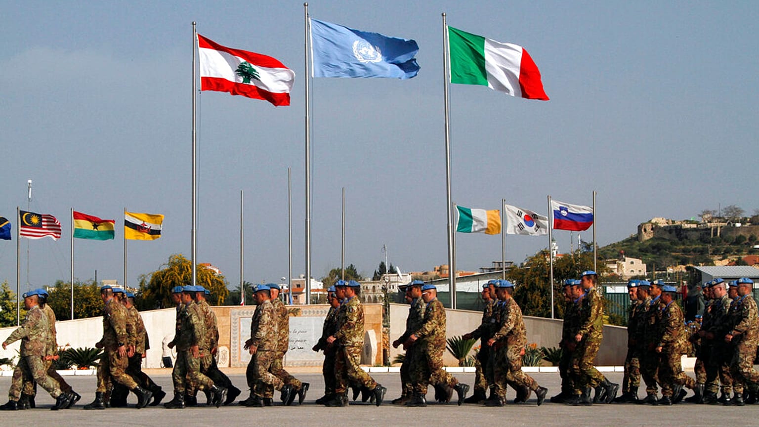 جنود إيطاليون منتشرين ضمن قوة الأمم المتحدة المؤقتة في لبنان (اليونيفيل) جنوب لبنان، يوم السبت 7 أبريل/نيسان 2012.